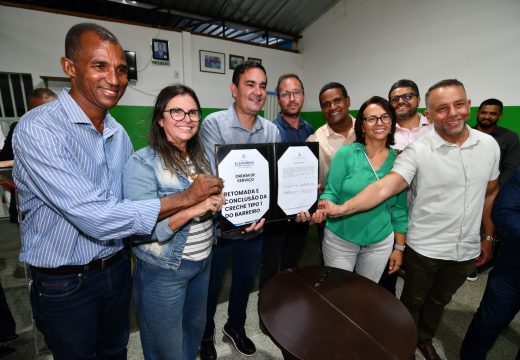 Gustavo Carmo assina ordem de serviço para retomar obra de creche do Barreiro