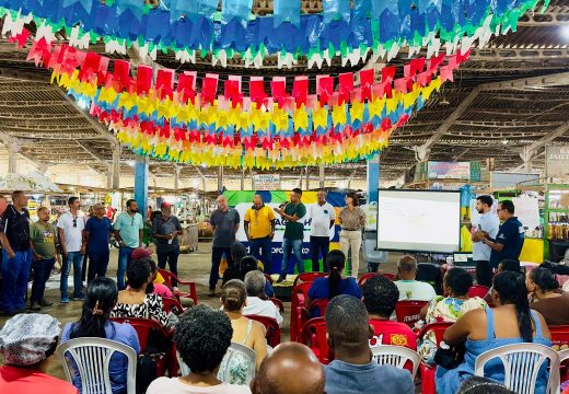 Prefeito Gustavo Carmo dialoga com feirantes sobre obra de requalificação na Central de Abastecimento