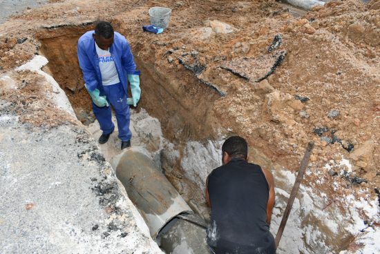 Prefeitura avança com obras de drenagem e pavimentação em diferentes pontos da cidade