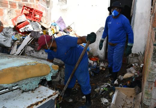 Prefeitura intensifica ações de combate ao Aedes aegypti no Barreiro de Baixo e amplia mobilização intersetorial