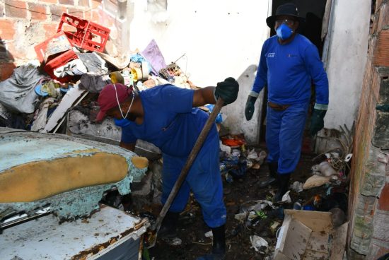 Prefeitura intensifica ações de combate ao Aedes aegypti no Barreiro de Baixo e amplia mobilização intersetorial