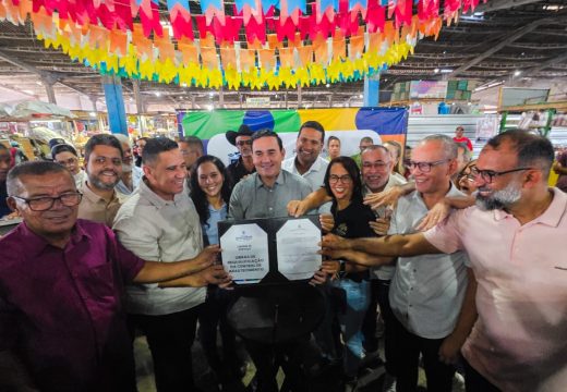 Gustavo Carmo assina ordem de serviço para requalificação na Central de Abastecimento