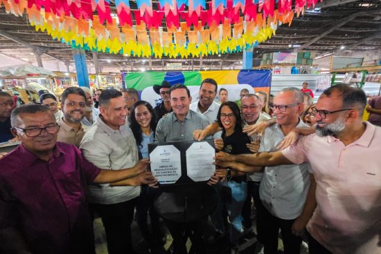 Gustavo Carmo assina ordem de serviço para requalificação na Central de Abastecimento