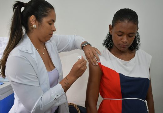 Unidades de Saúde ofertam vacinas contra bronquite para mães e bebês em Alagoinhas