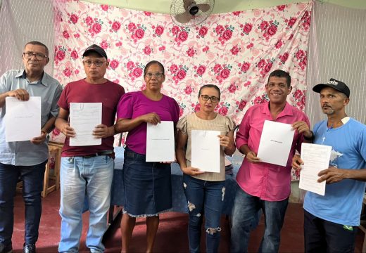 Alagoinhas entrega certificados de análise de solo a produtores rurais de Alagoinhas