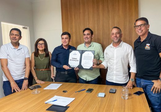Prefeitura de Alagoinhas formaliza doação de terreno para nova fábrica da Guttos Sorvetes