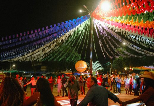Segunda noite da Vila de Santo Antônio reúne famílias e celebra a cultura nordestina em Alagoinhas