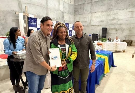 Prefeitura de Alagoinhas entrega novos títulos fundiários a famílias do Barreiro