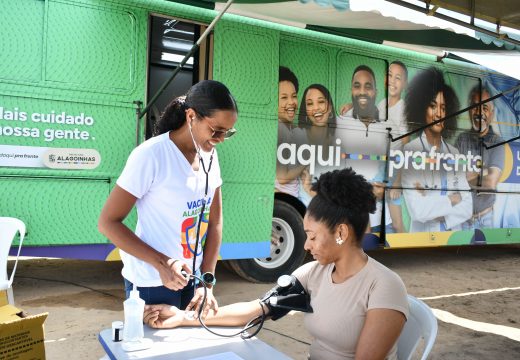 Ônibus da Saúde leva atendimento itinerante à comunidade Monte Sinai