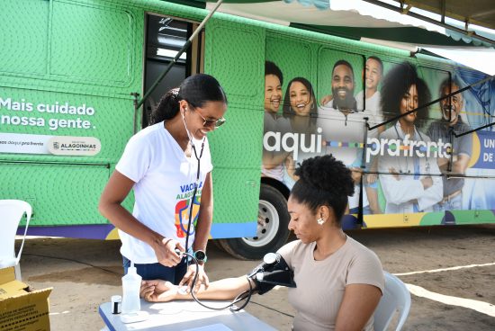 Ônibus da Saúde leva atendimento itinerante à comunidade Monte Sinai