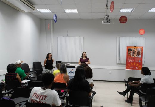 Curso gratuito de inglês prepara profissionais de Alagoinhas para atendimento no setor turístico