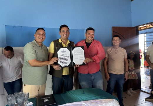 Prefeitura de Alagoinhas celebra cessão de uso de antigo prédio escolar à Associação Comunitária da Fazenda Espuma
