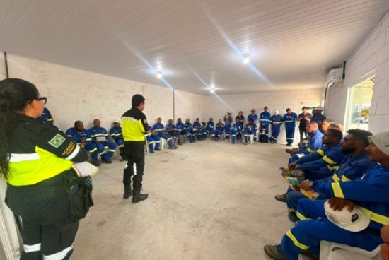 Comissão de Educação para o Trânsito da SMT realiza ação educativa na B&Q