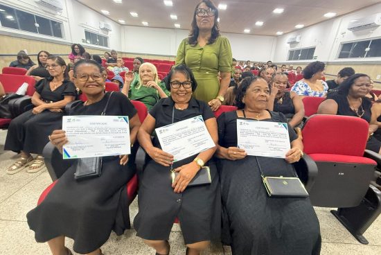 Em Alagoinhas, alfabetização transforma histórias de vida e abre novos caminhos para 34 estudantes