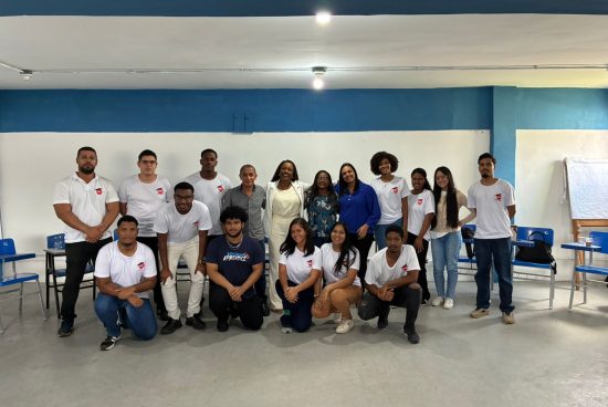 Ouvidoria de Alagoinhas recebe jovens aprendizes do ISBET em visita técnica