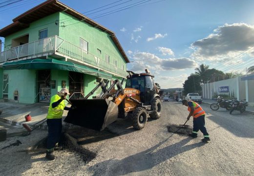 Prefeitura de Alagoinhas leva operação tapa-buraco aos bairros Petrolar e Teresópolis