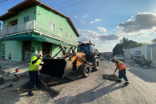 Prefeitura de Alagoinhas leva operação tapa-buraco aos bairros Petrolar e Teresópolis