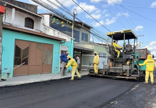 Alagoinhas: Rua Thompson Flores recebe pavimentação após requalificação da infraestrutura