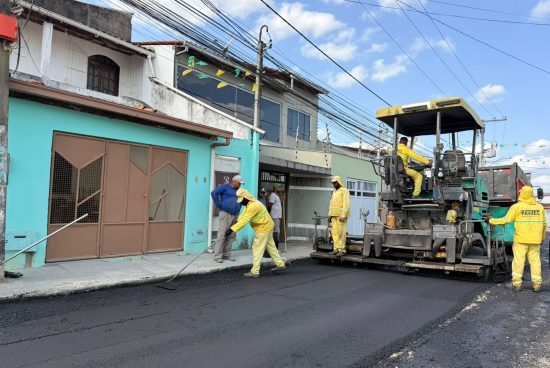 Alagoinhas: Rua Thompson Flores recebe pavimentação após requalificação da infraestrutura