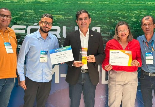 Gustavo Carmo recebe título de “Prefeito Inovador 2026” durante Fórum de Cidades Digitais e Inteligentes