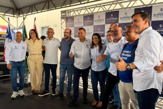 Gustavo Carmo entrega obras de pavimentação e drenagem e amplia infraestrutura urbana em Alagoinhas