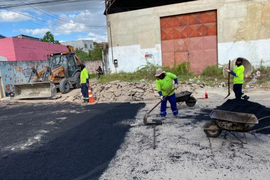 Programação de serviços contempla recuperação de vias, roçagem e varrição em Alagoinhas