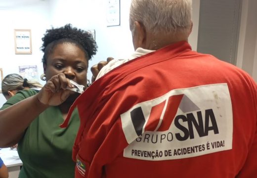 Ação de imunização leva proteção aos trabalhadores da empresa SNA em Buracica