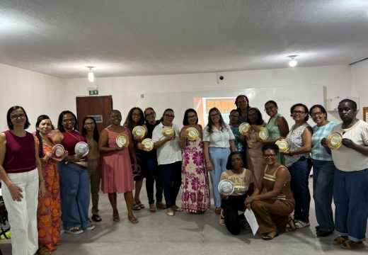 Selo Aprendeaê reconhece escolas municipais pelo desempenho na alfabetização do 2º ano em Alagoinhas