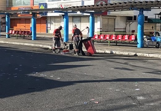 Limpeza pós-eleição mobiliza equipes da Seman em diferentes pontos de Alagoinhas