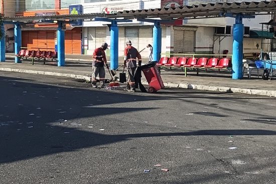 Limpeza pós-eleição mobiliza equipes da Seman em diferentes pontos de Alagoinhas
