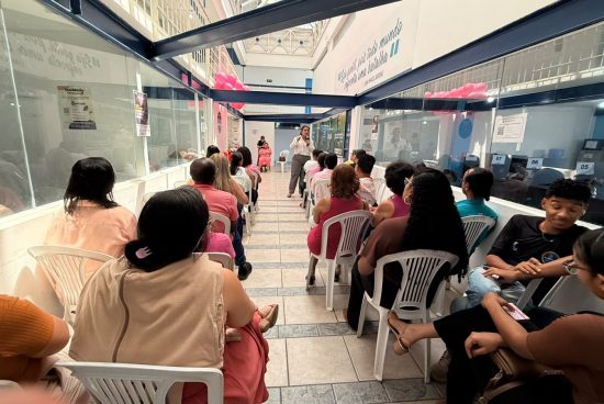 Outubro Rosa: roda de conversa no CMAC reforça importância da prevenção e do autocuidado